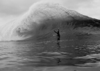 ‘LISTEN NOW,MISTY DAWN’